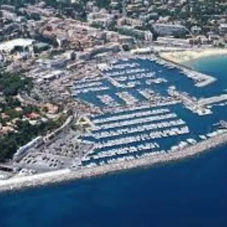 Appartamento Cavalaire-sur-mer, 2 Pièces, 4 Personnes - Fr-1-100-221